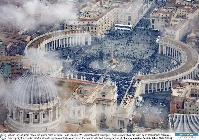 funerali di ratzinger   foto di massimo sestini dall elicottero della polizia   7