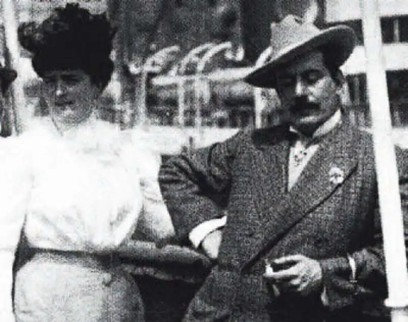 giacomo puccini con la moglie elvira bonturi