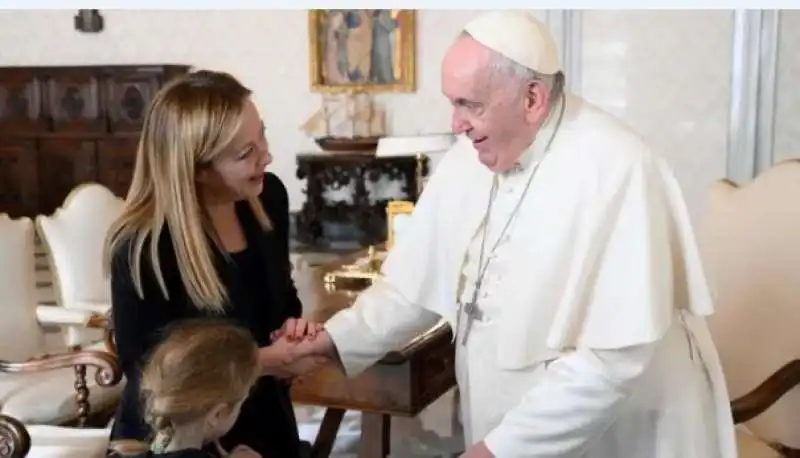 giorgia meloni con la figlia ginevra in udienza da papa francesco 