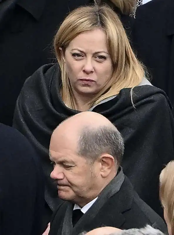 GIORGIA MELONI OLAF SCHOLZ AI FUNERALI DI RATZINGER 