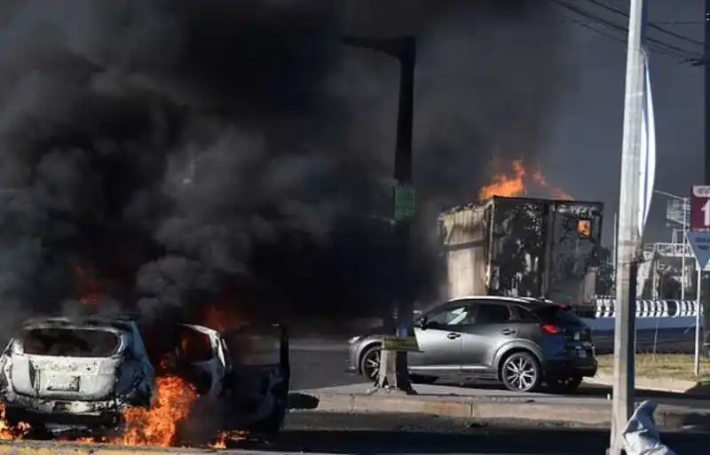 guerriglia dopo l arresto di ovidio guzman a culiacan, messico   11