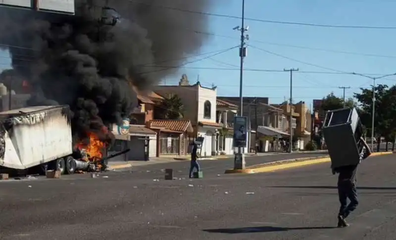 guerriglia dopo l arresto di ovidio guzman a culiacan, messico   8