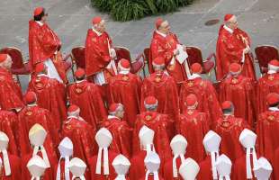 i cardinali ai funerali di ratzinger