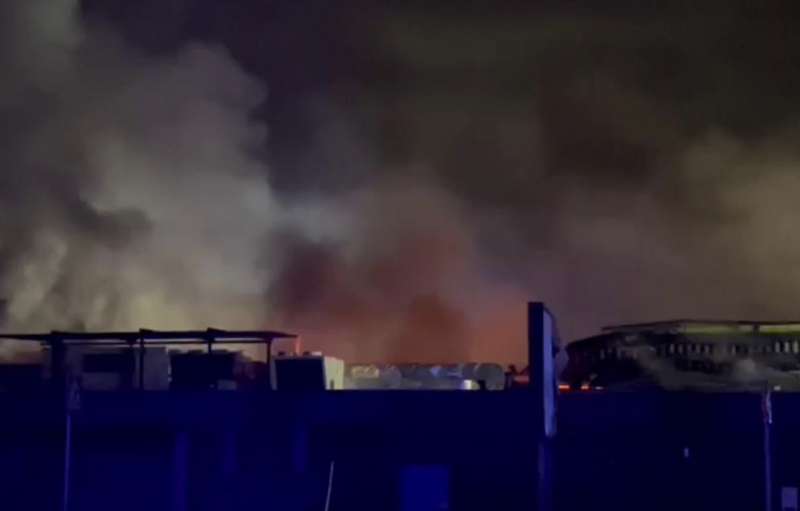 incendio allo store orizzonte centro commerciale castel romano 7