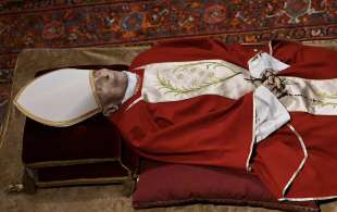 la salma di joseph ratzinger a san pietro 9