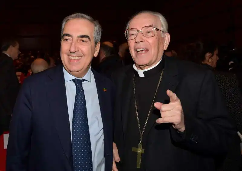 maurizio gasparri con il cardinale giovanni battista re  foto di bacco