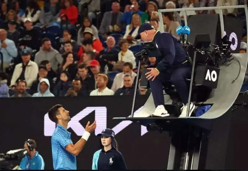 Novak Djokovic chiede di cacciare un tifoso molesto 