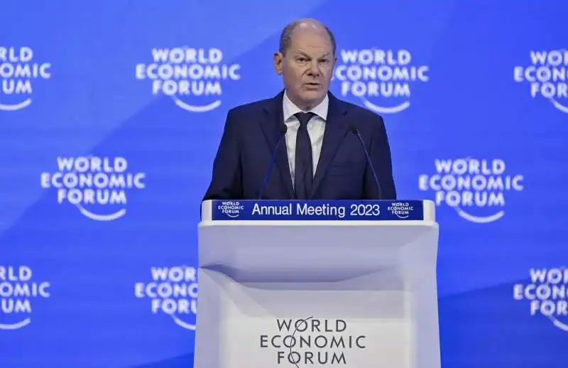 OLAF SCHOLZ A DAVOS