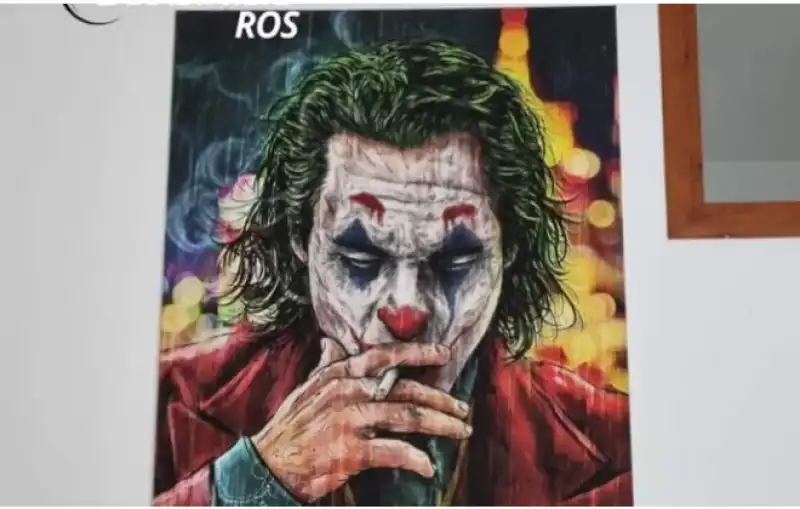 poster joker nel covo di messina denaro