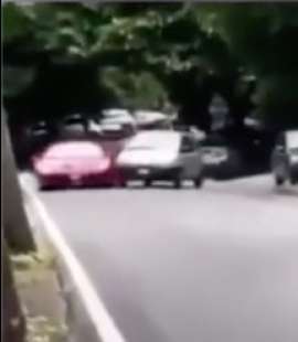 scontro ferrari twingo a cortona 5