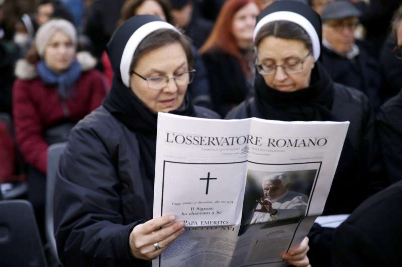 suore ai funerali di ratzinger