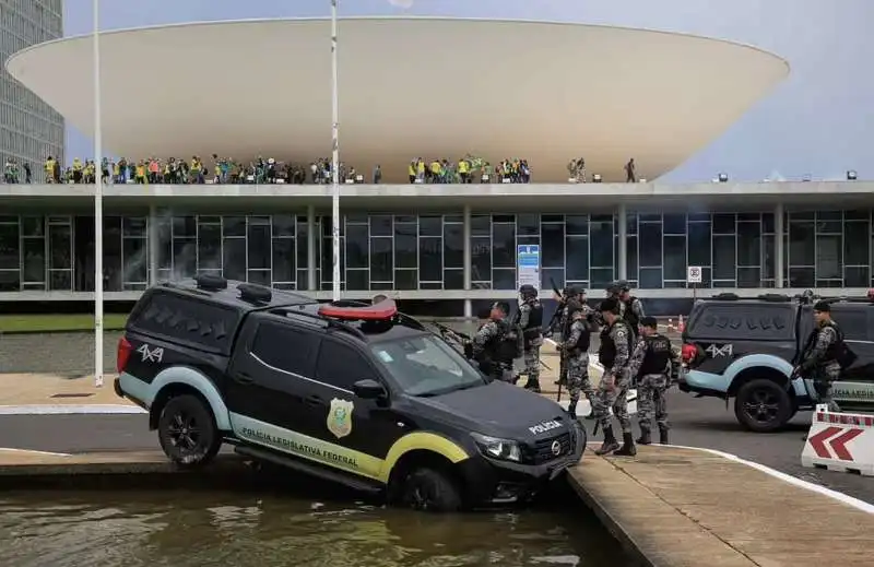 supporter di bolsonaro assaltano al congresso a brasilia   4