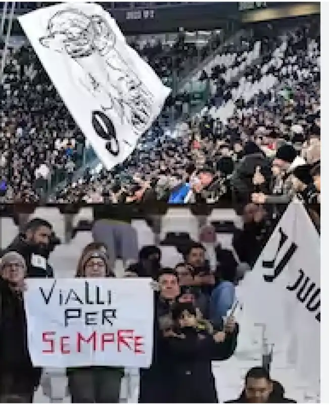 tifosi bianconeri ricordano vialli juve udinese