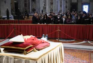 veglia al corpo di ratzinger 2