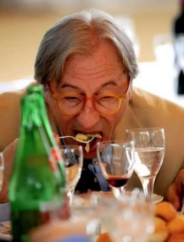 VITTORIO FELTRI MANGIA E BEVE 