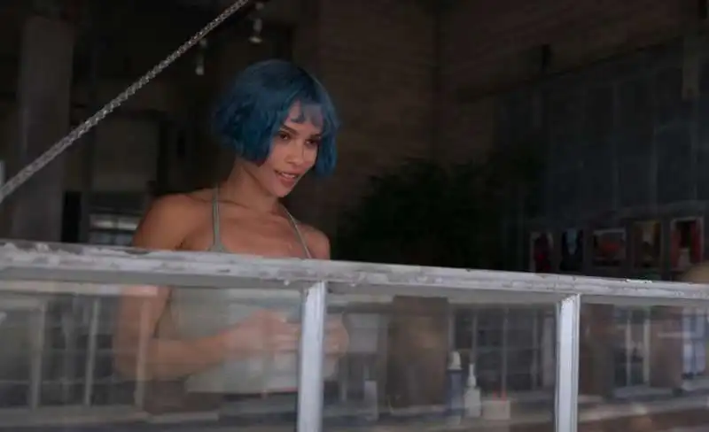 zoe kravitz in kimi 4