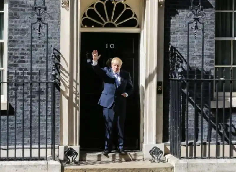 boris johnson a downing street 4