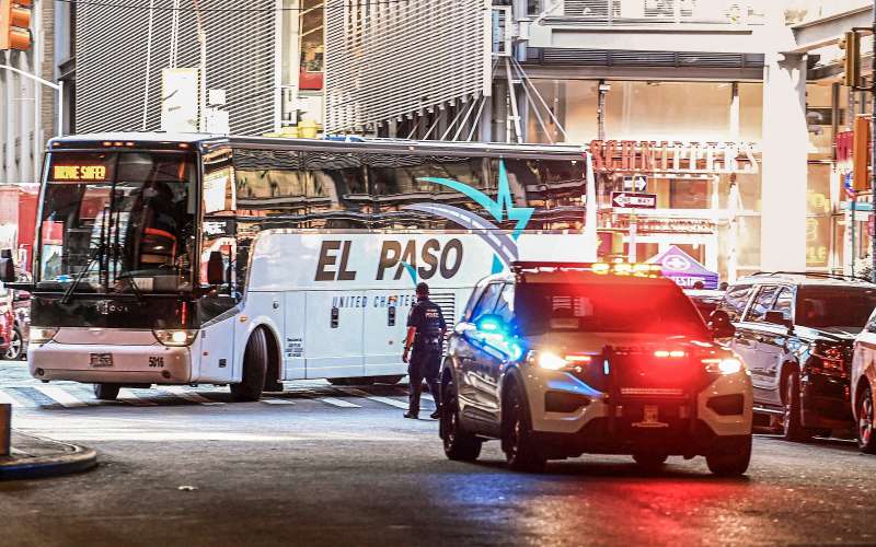 bus di migranti a new york 2