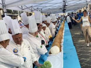 CANNOLO PIU LUNGO DEL MONDO