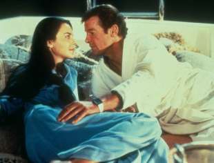 carole bouquet roger moore 2