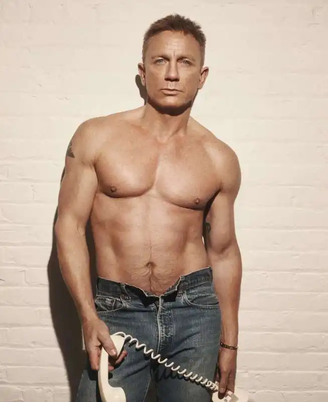 DANIEL CRAIG 