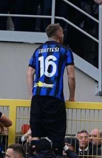 DAVIDE FRATTESI - IMMAGINE MODIFICATA DALL INTER PER COPRIRE LE MUTANDE