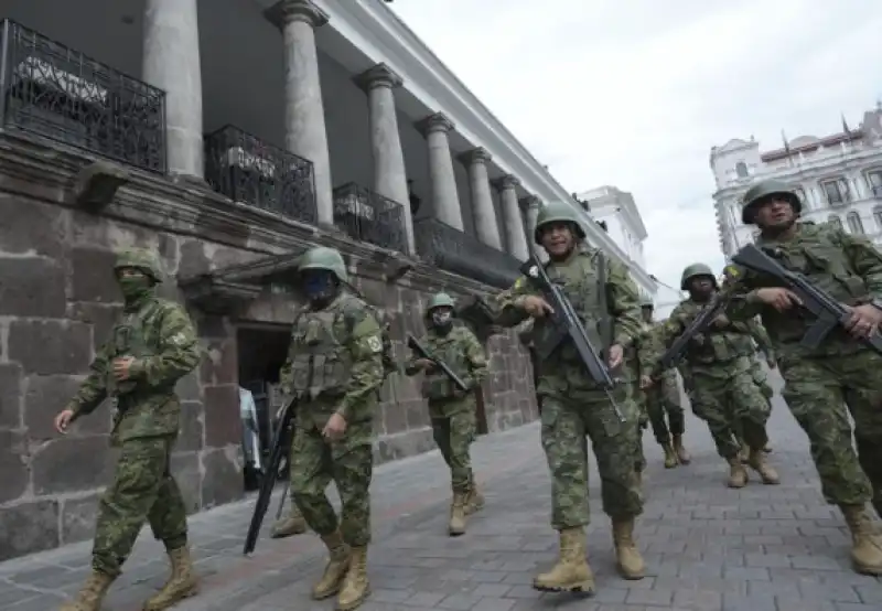 ECUADOR CAOS