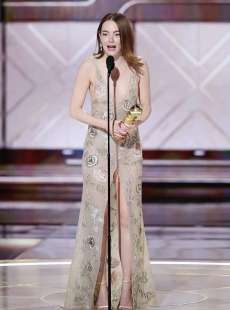 emma stone golden globe 2024