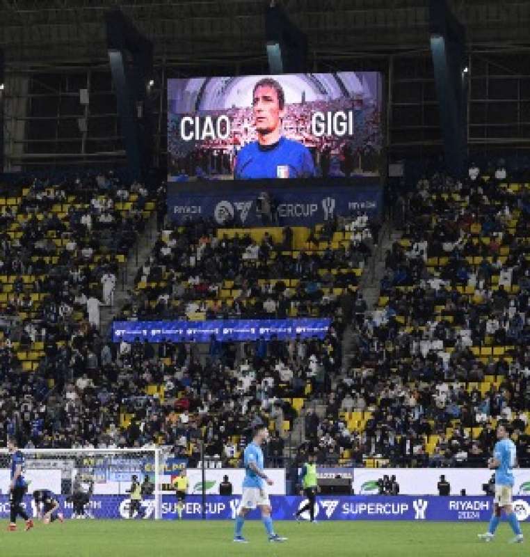 fischi durante il minuto di silenzio in onore di gigi riva