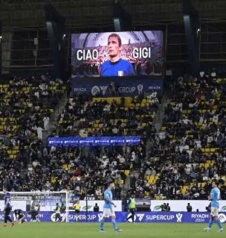 fischi durante il minuto di silenzio in onore di gigi riva 