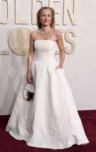 gillian anderson e il vestito con le vagine ai golden globe 4