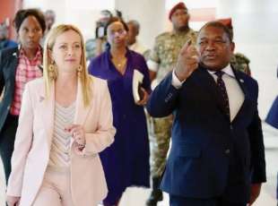 giorgia meloni e il presidente del mozambico filipe nyusi