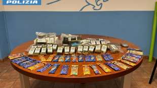 Hashish e sigarette elettroniche al thc con il QR Code sequestrato dalla polizia