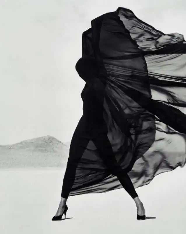 herb ritts versace, veiled dress, el mirage