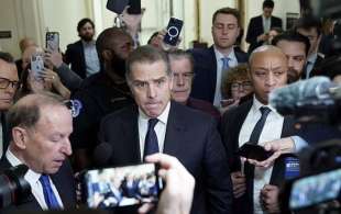 hunter biden si presenta a sorpresa alla commissione oversight della camera 4