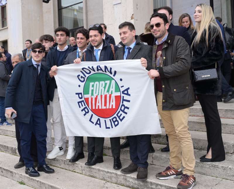 i giovani di forza italia foto di bacco