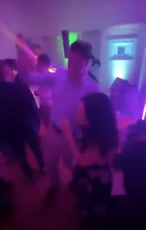 il video del crollo del pavimento durante la festa di matrimonio a pistoia 6