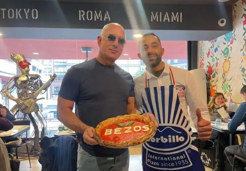 jeff bezos e la pizza da gino sorbillo a milano