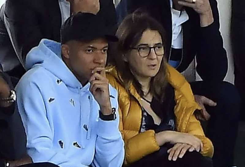 kylian mbappe e la madre fazya lamari. 1