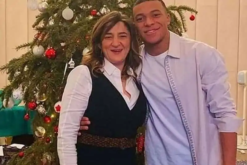 kylian mbappe e la madre fazya lamari. 2