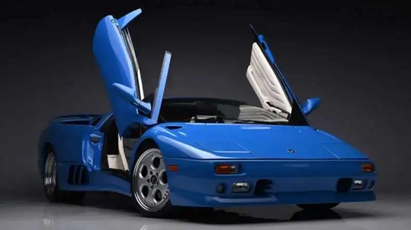 LA LAMBORGHINI DIABLO VT ROADSTER APPARTENUTA A DONALD TRUMP. 