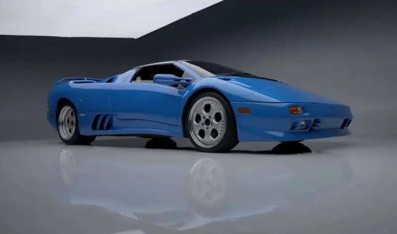 LA LAMBORGHINI DIABLO VT ROADSTER APPARTENUTA A DONALD TRUMP. 