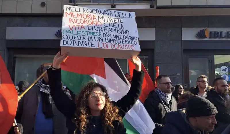 manifestazione pro palestina nel giorno della memoria a milano   