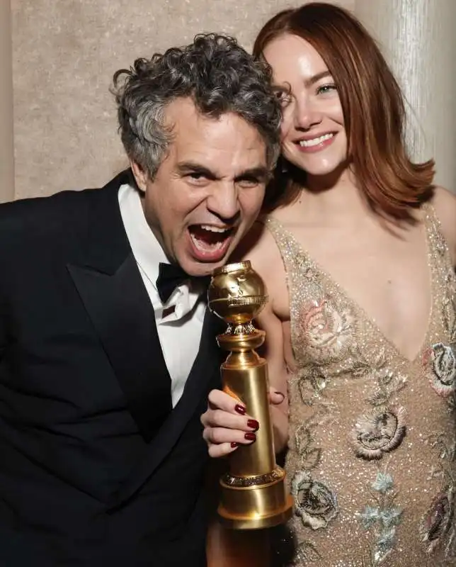 mark ruffalo   emma stone   golden globe 2024 