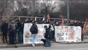 meloni contestata a forlì