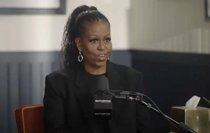 michelle obama ospite al podcast on purpose   5