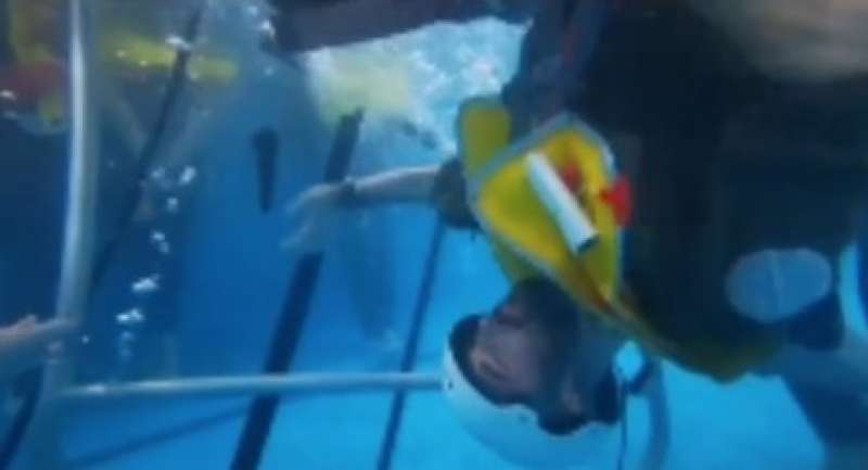 morgan algeri si esercita in water escape training 2