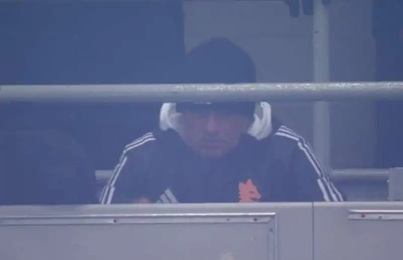 mourinho in tribuna a san siro - milan roma