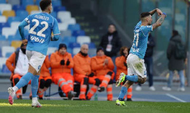 Napoli nel caso, la squadra va in ritiro. Mazzarri confermato