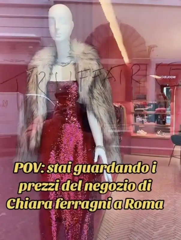 negozio di chiara ferragni vandalizzato a roma  2